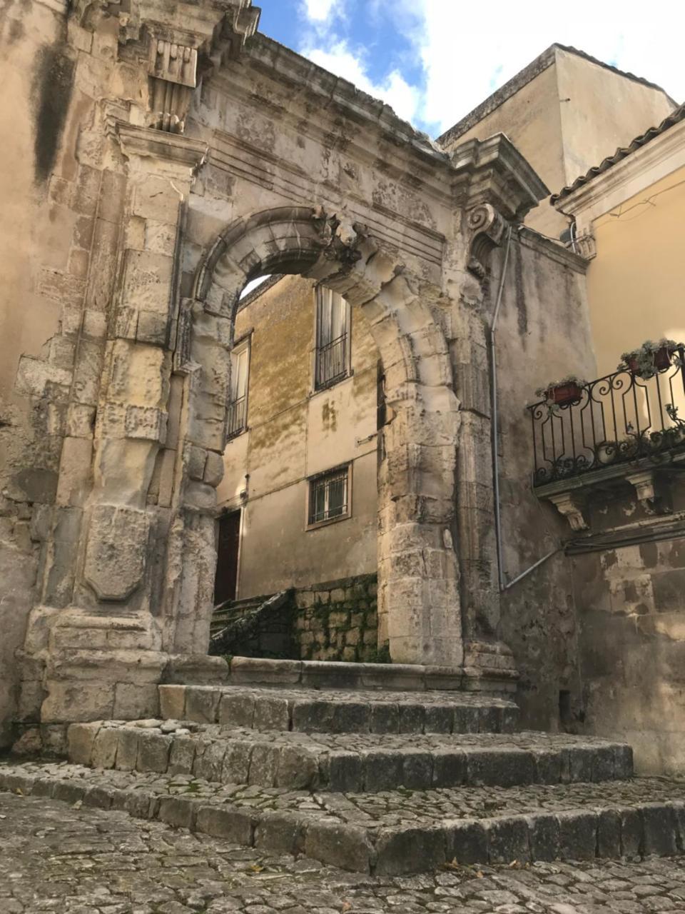 Holiday Rooms Portale Pirrera Modica Exterior foto