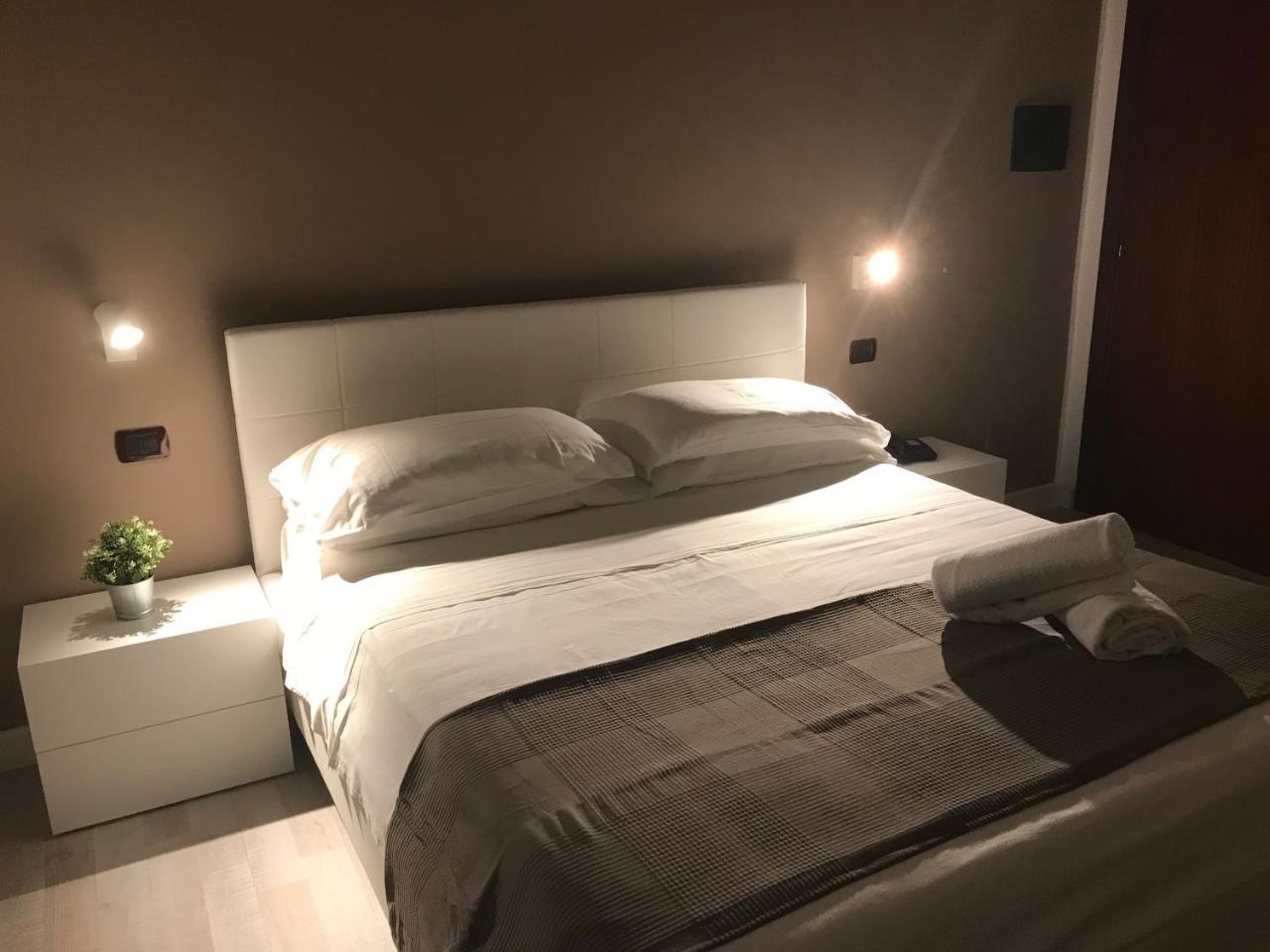 Holiday Rooms Portale Pirrera Modica Exterior foto