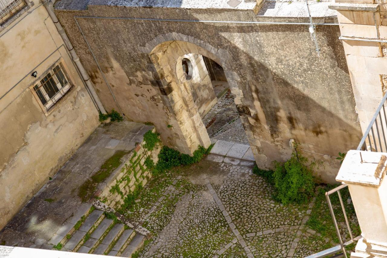 Holiday Rooms Portale Pirrera Modica Exterior foto